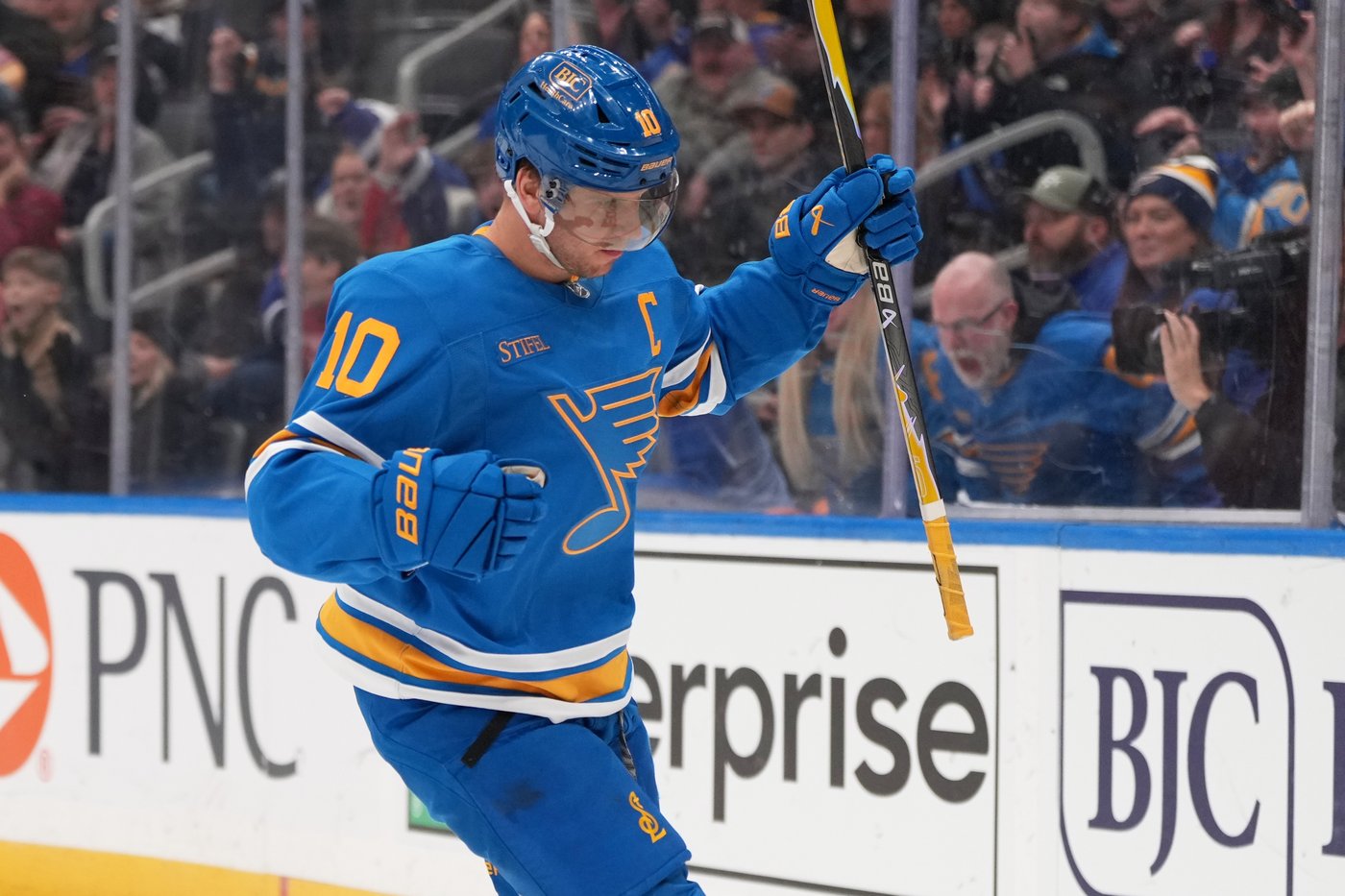 Avalanche acquire Kadri, Islanders get Schenn ahead of NHL trade deadline | iNFOnews.ca