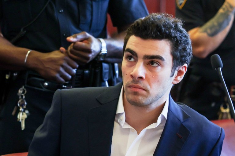 Federal prosecutors won't appeal ruling barring death penalty in Luigi Mangione case | iNFOnews.ca