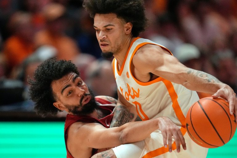 Arkansas' Darius Acuff and Florida's Todd Golden garner top spots in the AP's All-SEC awards | iNFOnews.ca