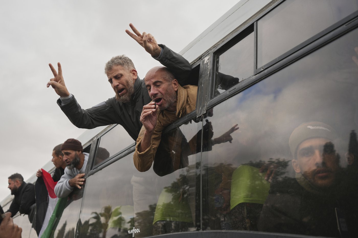 Hamas releases 3 frail-looking Israeli hostages for Palestinian prisoners under Gaza ceasefire | iNFOnews.ca Hamas releases 3 frail-looking Israeli hostages for Palestinian prisoners under Gaza ceasefire | iNFOnews.ca