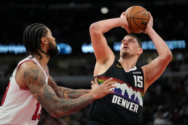 Jokic's triple-double powers Nuggets past Bulls 136-120 as Denver ends 3-game skid | iNFOnews.ca