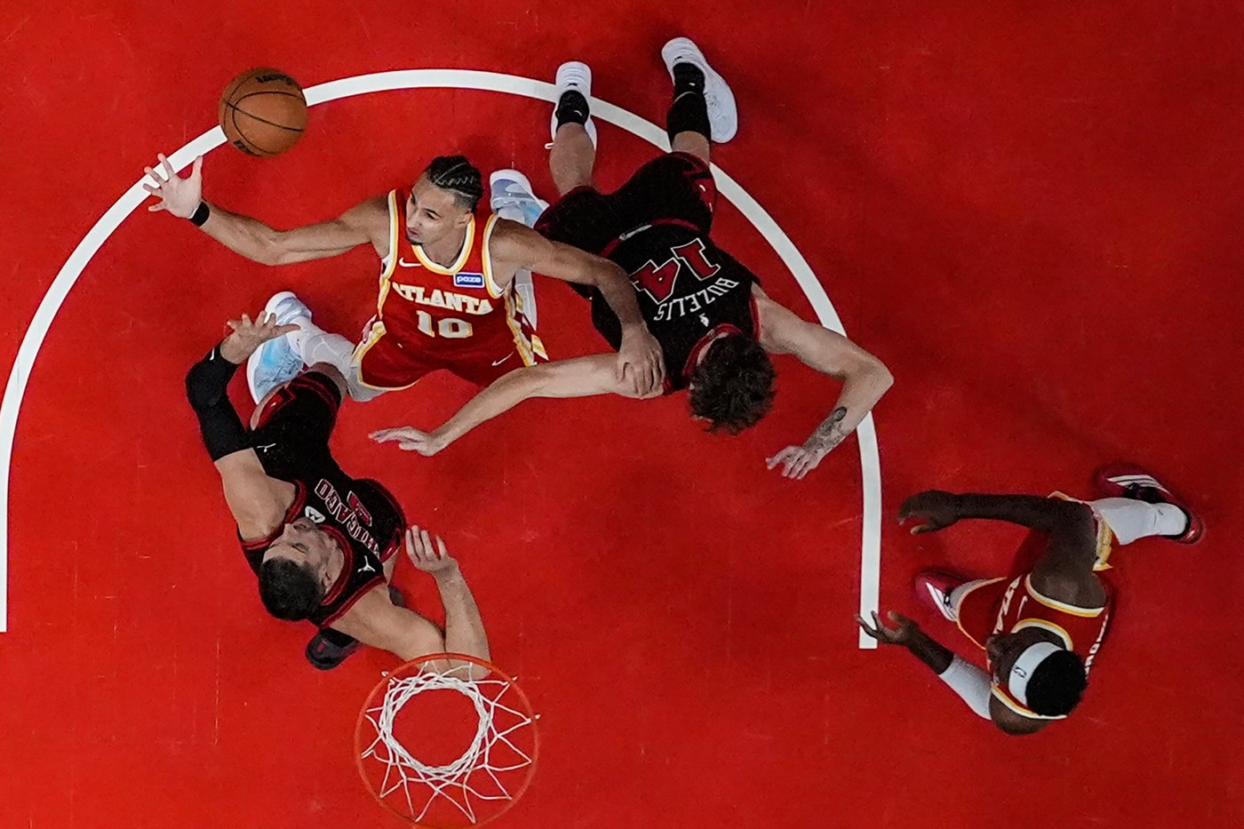Giddey and White help Bulls rally from late 10-point deficit to beat Hawks 126-123 | iNFOnews.ca Giddey and White help Bulls rally from late 10-point deficit to beat Hawks 126-123 | iNFOnews.ca