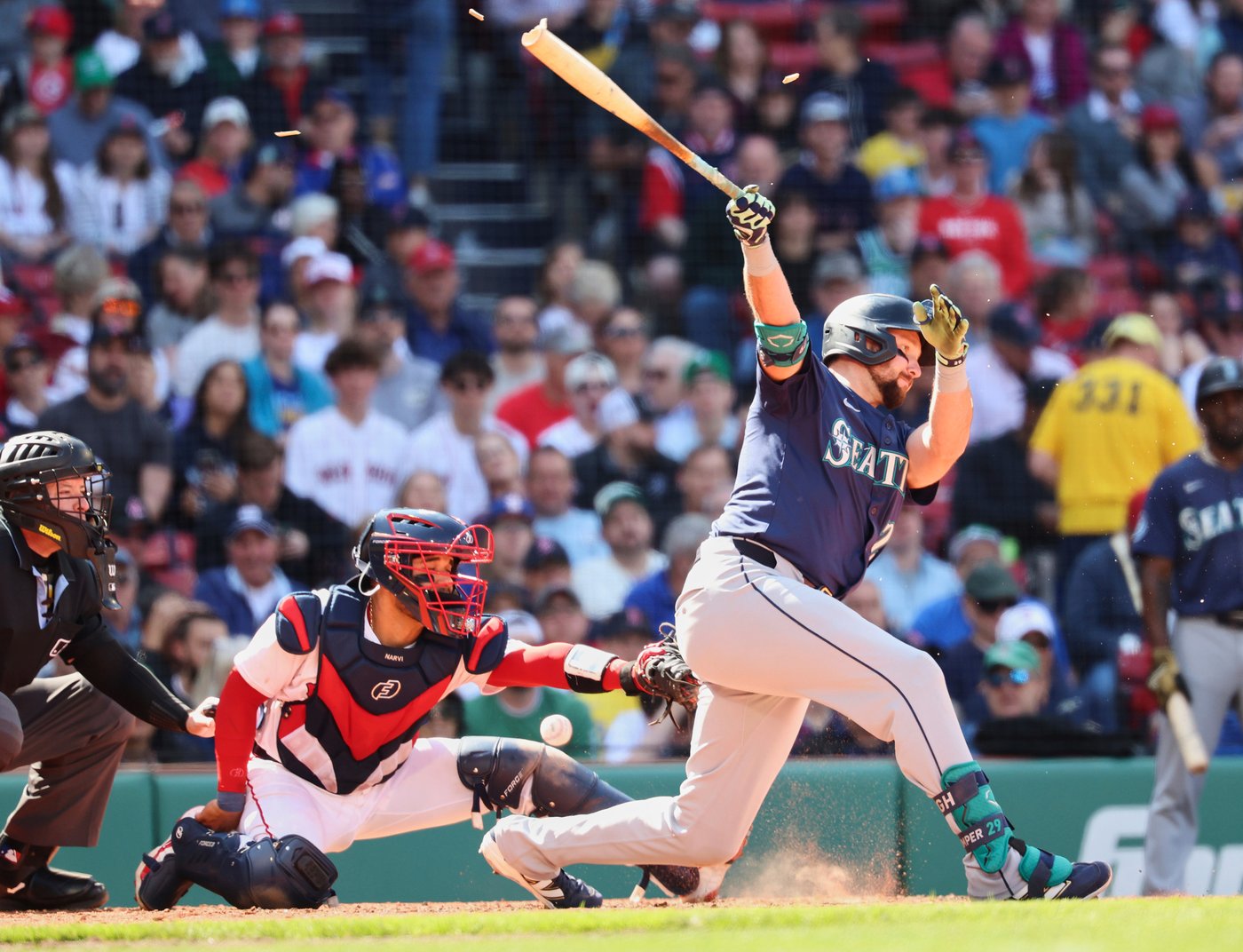 Mariners close road trip with win over Red Sox | iNFOnews.ca