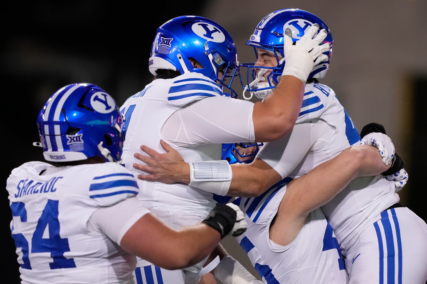 LJ Martin runs for career-high 222 yards to help No. 11 BYU beat Cincinnati 26-14 | iNFOnews.ca