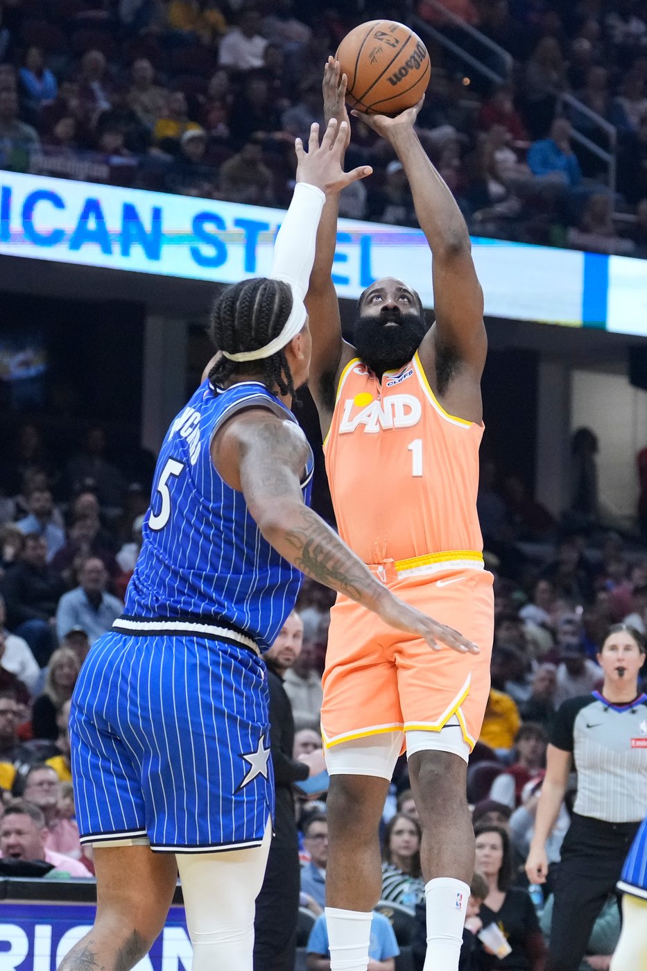 Mitchell scores 42 as Cavaliers defeat Magic 136-131 to extend winning streak to 4 games | iNFOnews.ca
