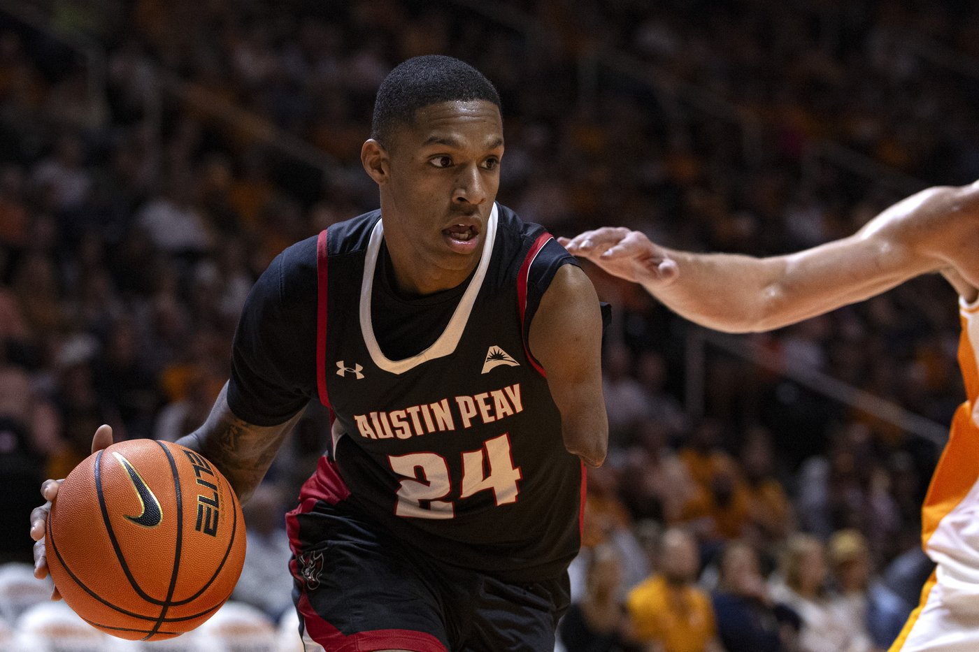 Hansel Enmanuel making an impact for Austin Peay on court with his 1 arm | iNFOnews.ca Hansel Enmanuel making an impact for Austin Peay on court with his 1 arm | iNFOnews.ca