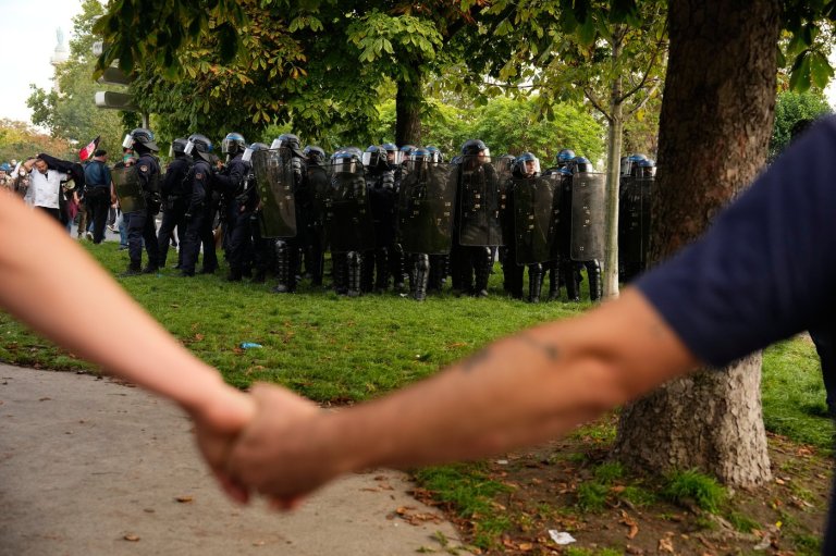 Gruesome injuries throw spotlight on France's policing of high school protests | iNFOnews.ca