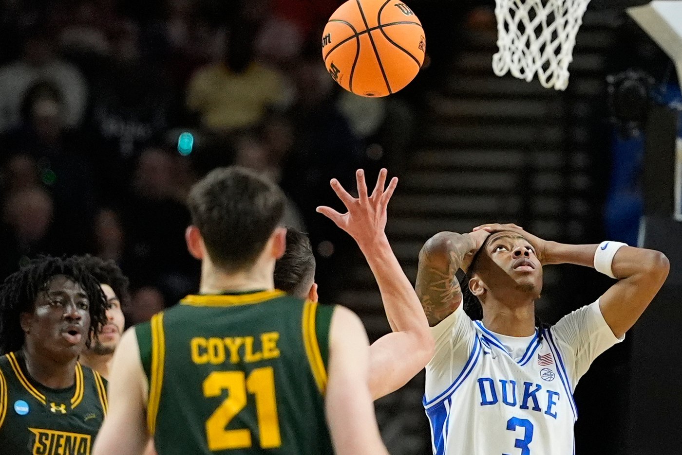 No. 1 overall seed Duke survives 16-seed Siena, rallies for 71-65 win in 1st round of March Madness | iNFOnews.ca