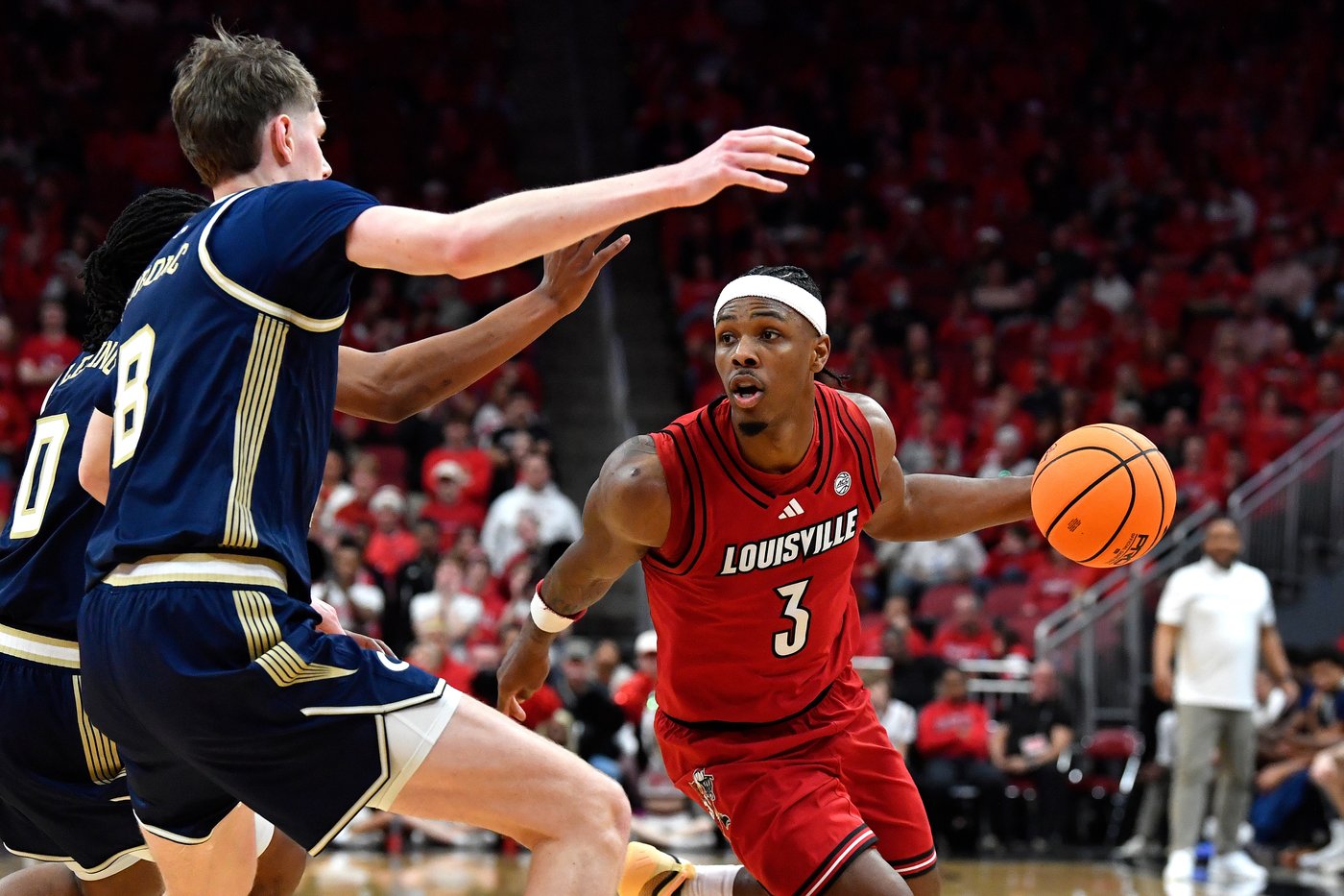 Conwell scores 24, Wooley hits big 3 and Louisville holds off No. 22 Miami, 92-89 | iNFOnews.ca