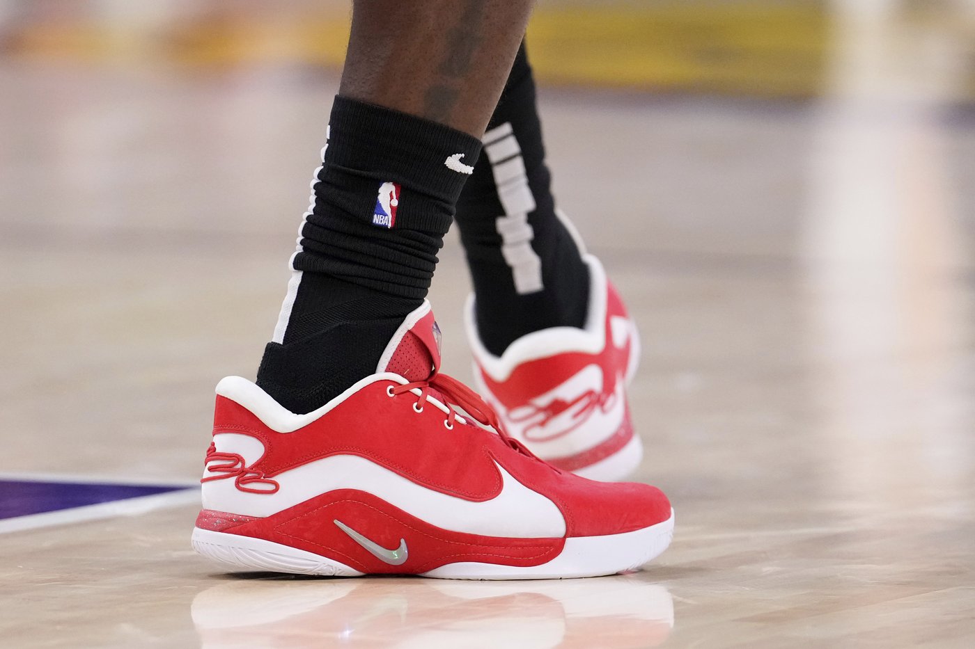 LeBron James breaks Michael Jordan's record for 30-point games with his 563rd | iNFOnews.ca