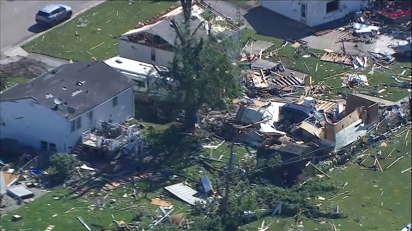 Tornadoes in Illinois and Indiana leave residents grappling with damage; cleanup efforts underway | iNFOnews.ca