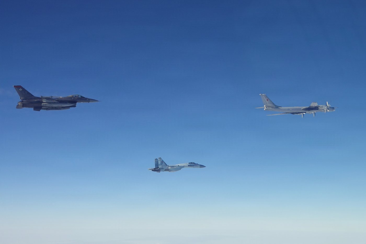 NORAD intercepts 5 Russian aircraft near Alaska, though military says there was no threat | iNFOnews.ca NORAD intercepts 5 Russian aircraft near Alaska, though military says there was no threat | iNFOnews.ca