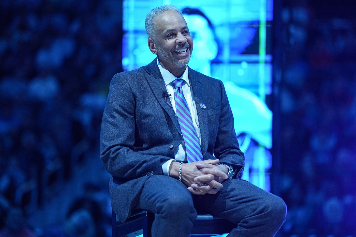 A deserved tribute for Dell Curry, who has his No. 30 jersey raised to the Charlotte rafters | iNFOnews.ca