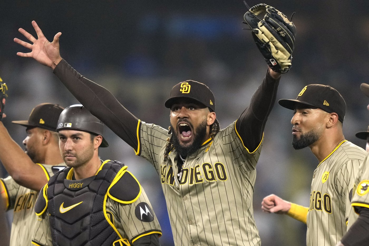 Padres turn triple play to clinch playoff spot with 4-2 win over Dodgers | iNFOnews.ca Padres turn triple play to clinch playoff spot with 4-2 win over Dodgers | iNFOnews.ca