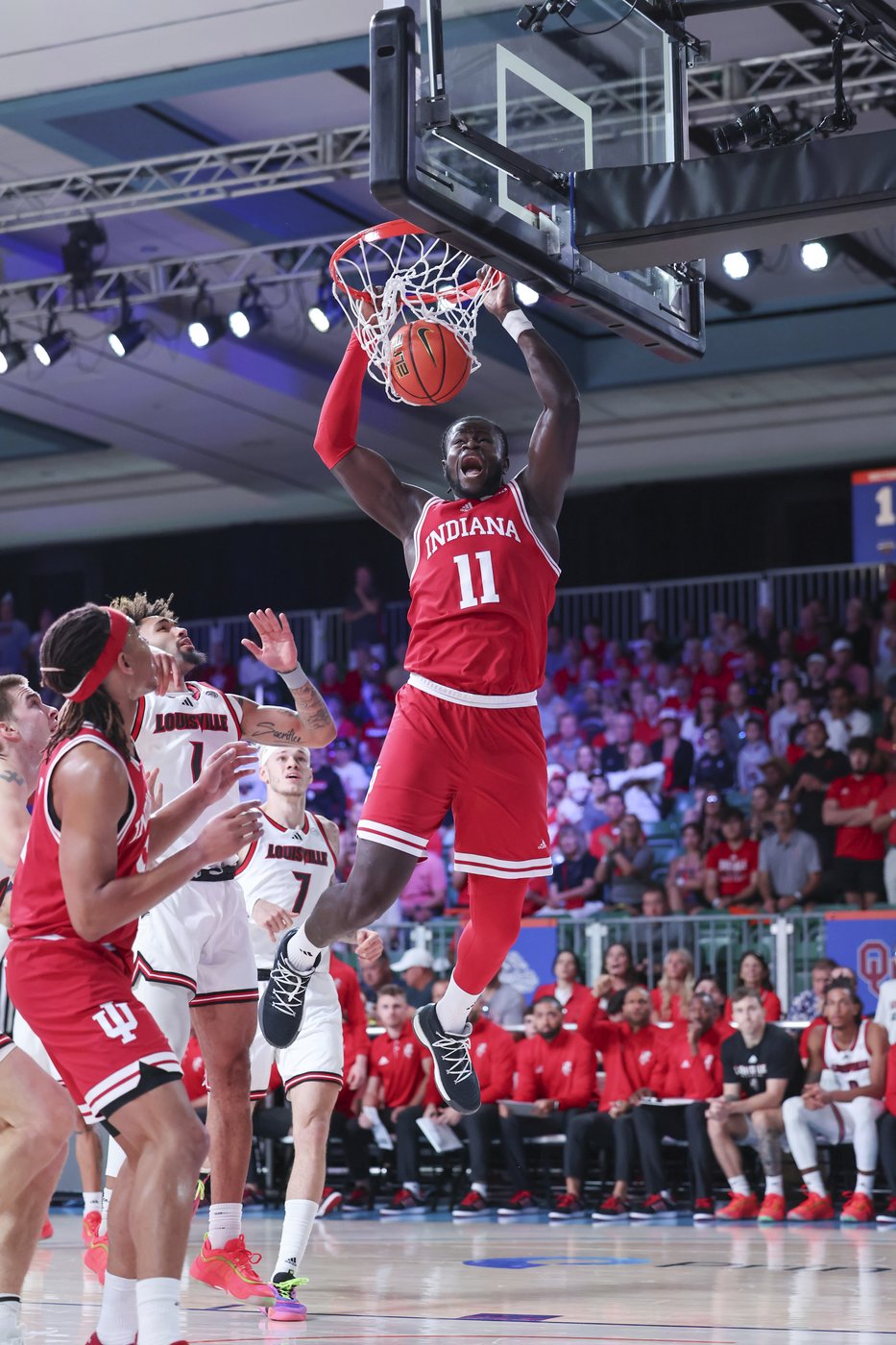Louisville scores 52 second-half points to race past No. 14 Indiana 89-61 in the Battle 4 Atlantis | iNFOnews.ca