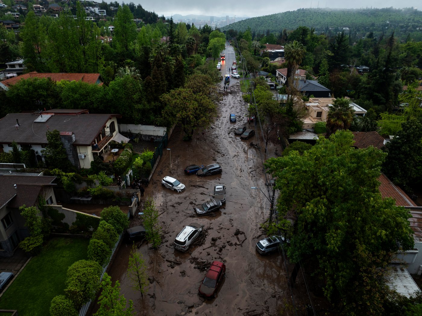 Heavy rain batters Chile’s capital, sweeping away cars and flooding homes | iNFOnews.ca
