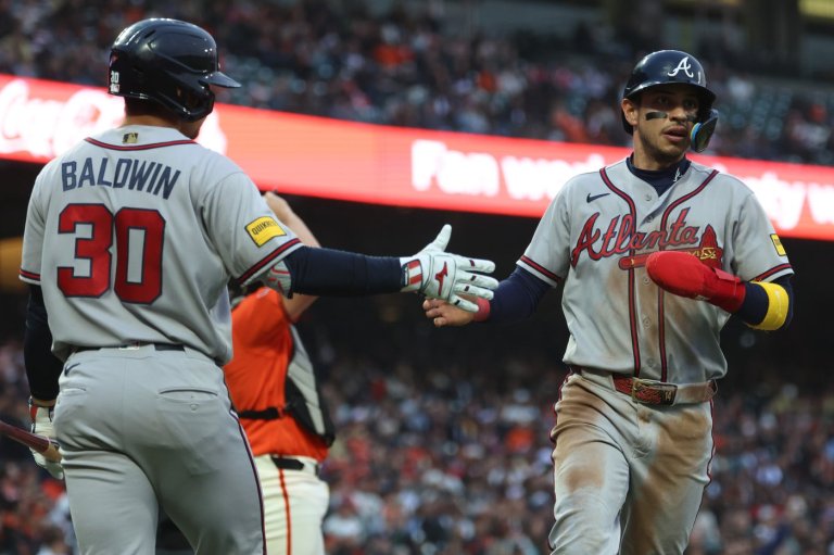 Dubon's 2 hits and 2 runs against former team leads Braves over Giants 3-1 | iNFOnews.ca