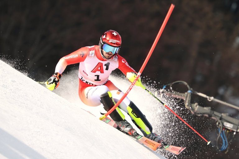 World champion Loic Meillard leads Kitzbühel slalom after 1st run. Atle Lie McGrath skies out | iNFOnews.ca