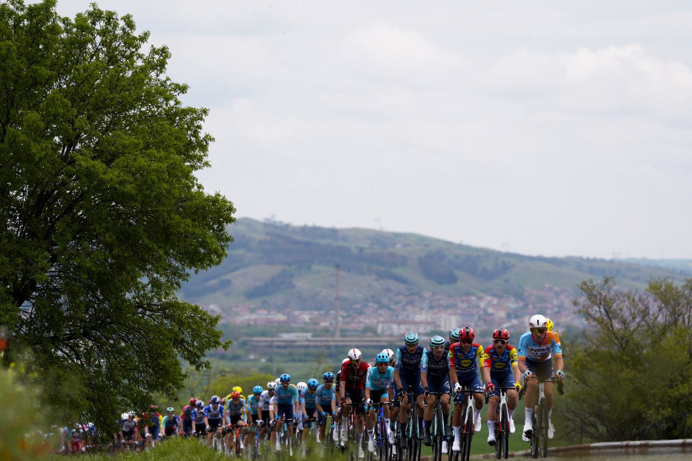 Uruguay's Guillermo Silva wins crash-marred stage 2 of Giro and claims overall lead | iNFOnews.ca