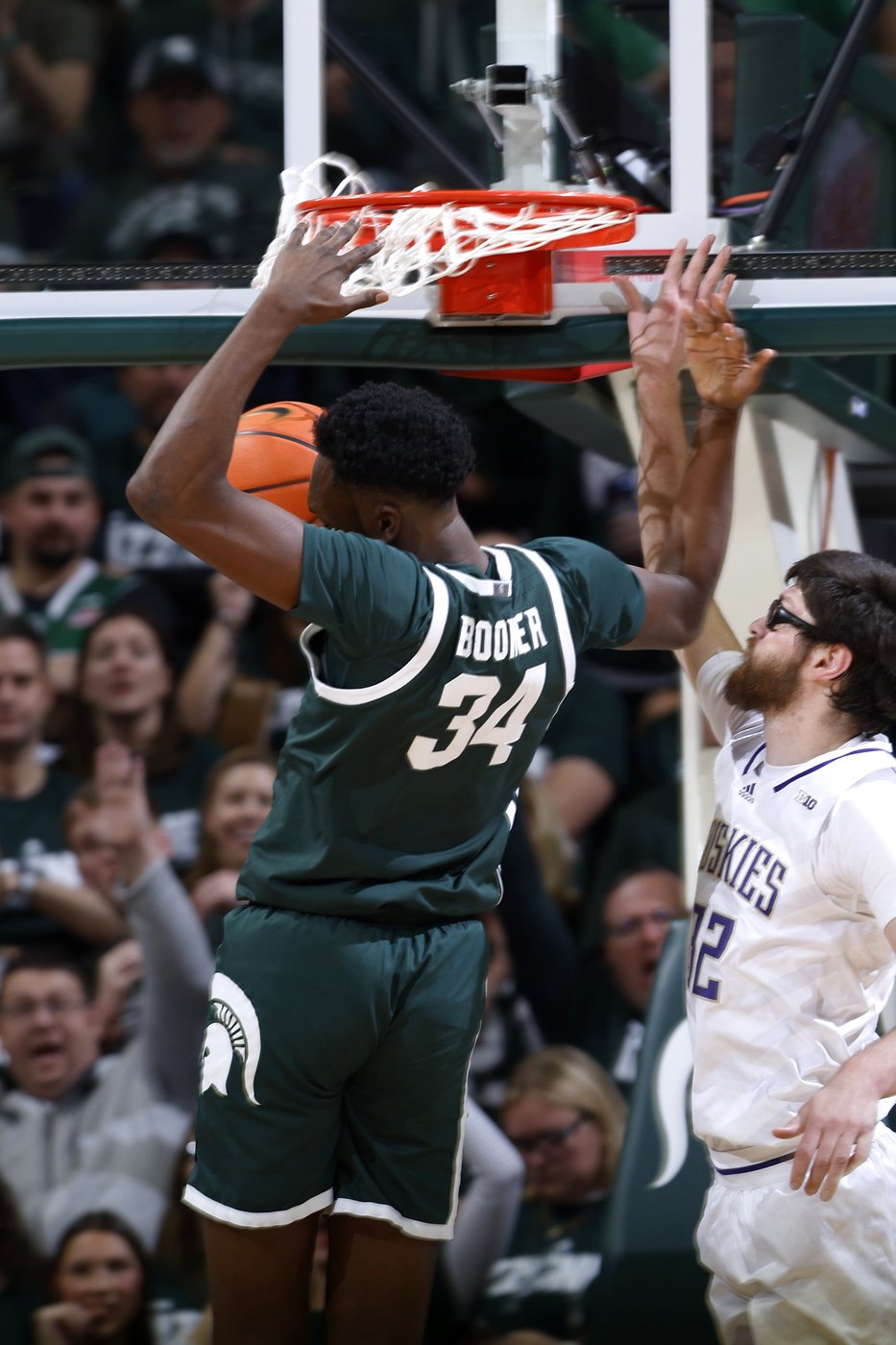 Akins scores 20 points as No. 16 Michigan State overwhelms Washington 88-54 | iNFOnews.ca Akins scores 20 points as No. 16 Michigan State overwhelms Washington 88-54 | iNFOnews.ca