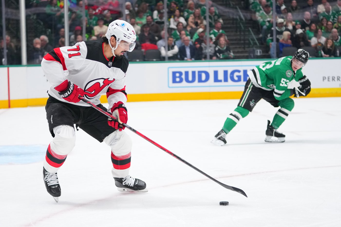 Jack Hughes scores twice in a 4-goal 1st for Devils as Stars lose 2nd straight in regulation | iNFOnews.ca