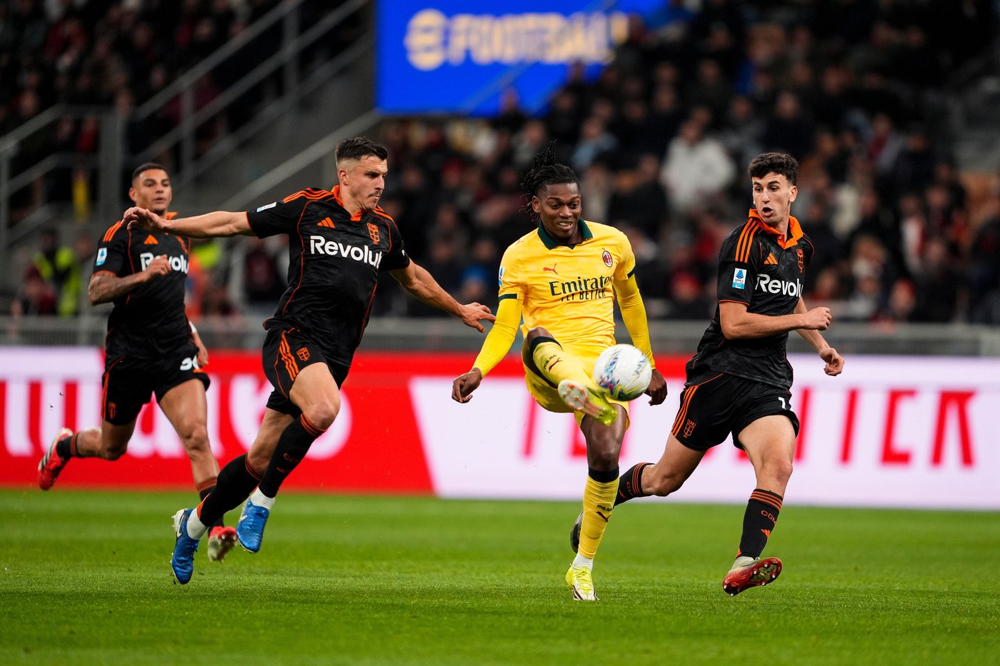 AC Milan falls seven points behind leader Inter in title race after 1-1 home draw with Como | iNFOnews.ca