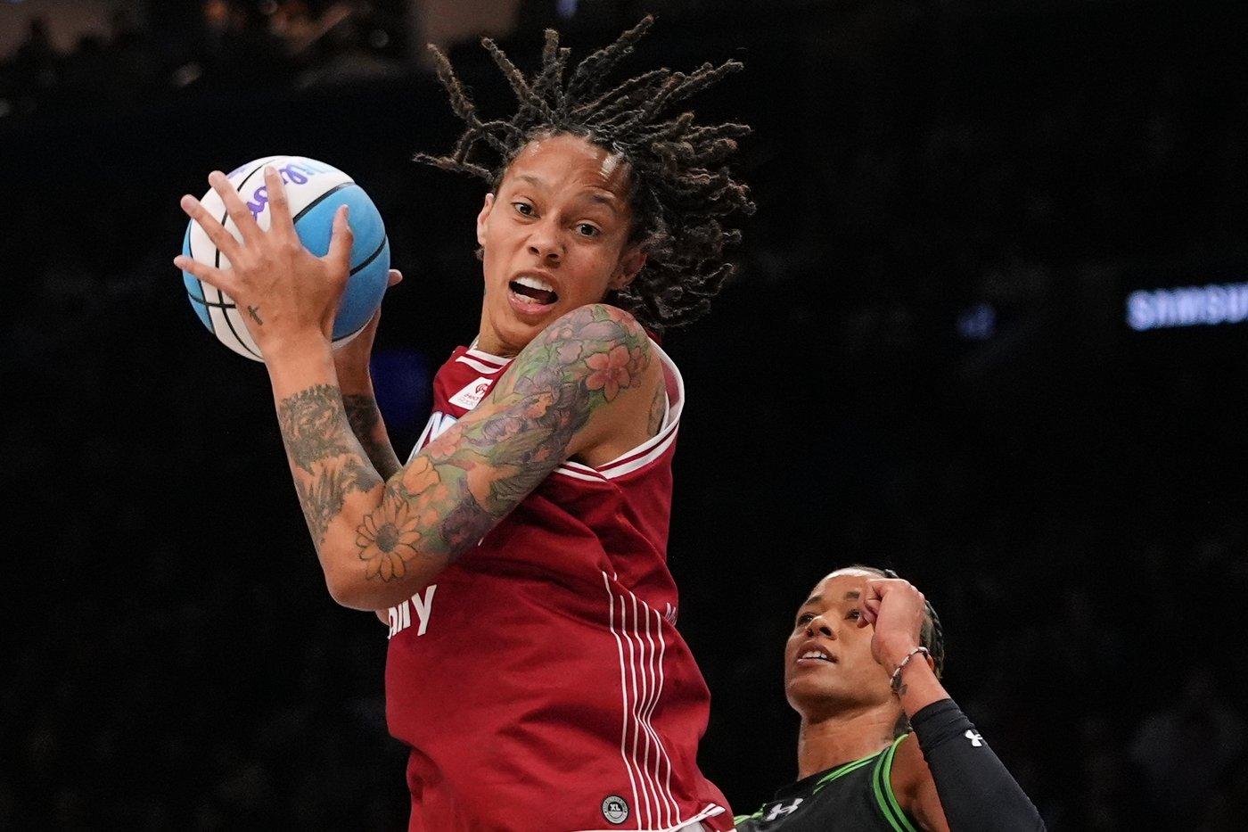 Brittney Griner to sign with Connecticut Sun, AP source says | iNFOnews.ca