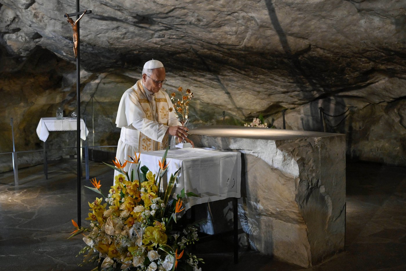 Pope brings message to protect life to French shrine at Lourdes known for miraculous cures | iNFOnews.ca Pope brings message to protect life to French shrine at Lourdes known for miraculous cures | iNFOnews.ca