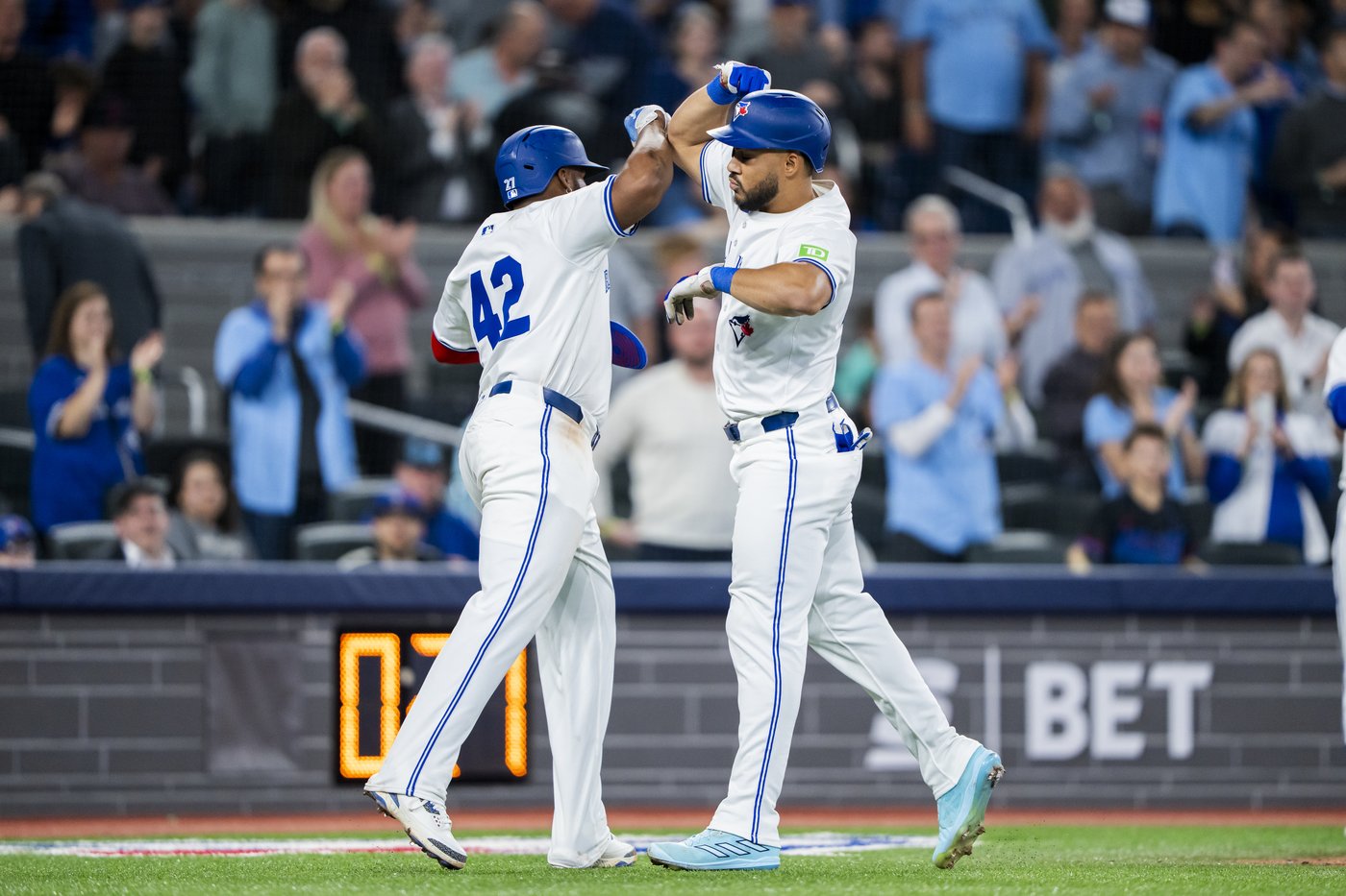 Santander and Roden hit home runs to power Blue Jays to 6-3 victory over Braves | iNFOnews.ca Santander and Roden hit home runs to power Blue Jays to 6-3 victory over Braves | iNFOnews.ca
