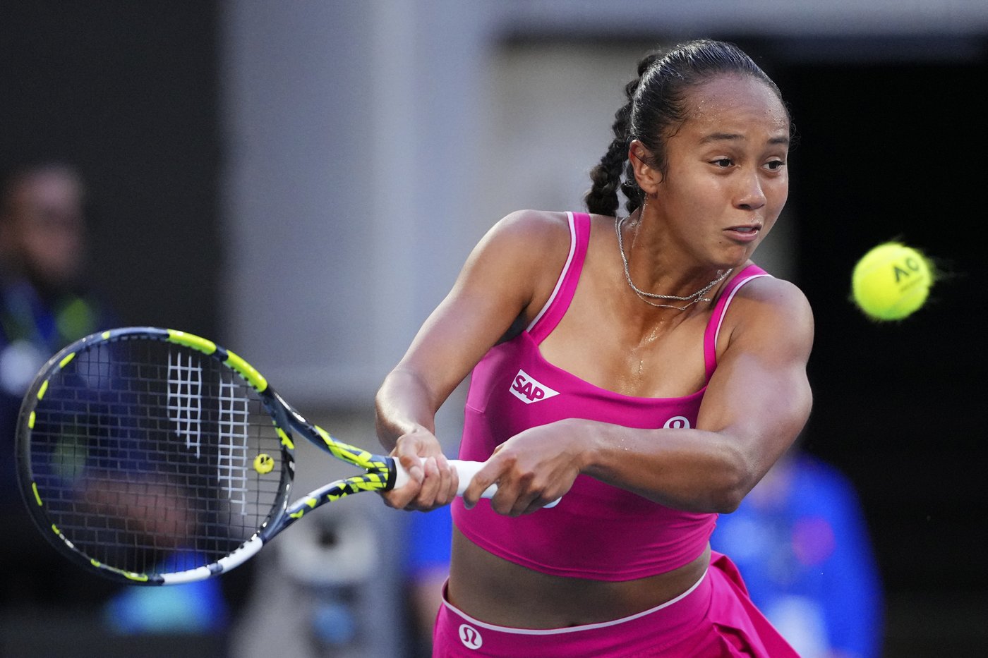 Canada's Leylah Fernandez advances to third round at Miami Open | iNFOnews.ca