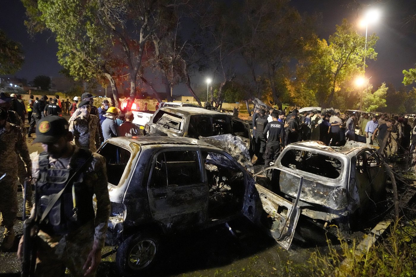 An explosion outside the Karachi, Pakistan, airport kills 2 workers from China and injures others | iNFOnews.ca