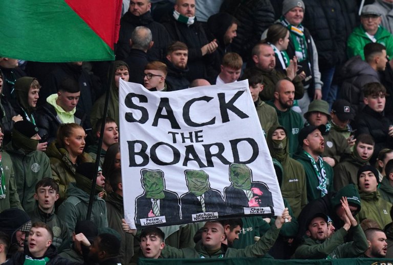 Celtic fans interrupt match by throwing tennis balls onto the field | iNFOnews.ca