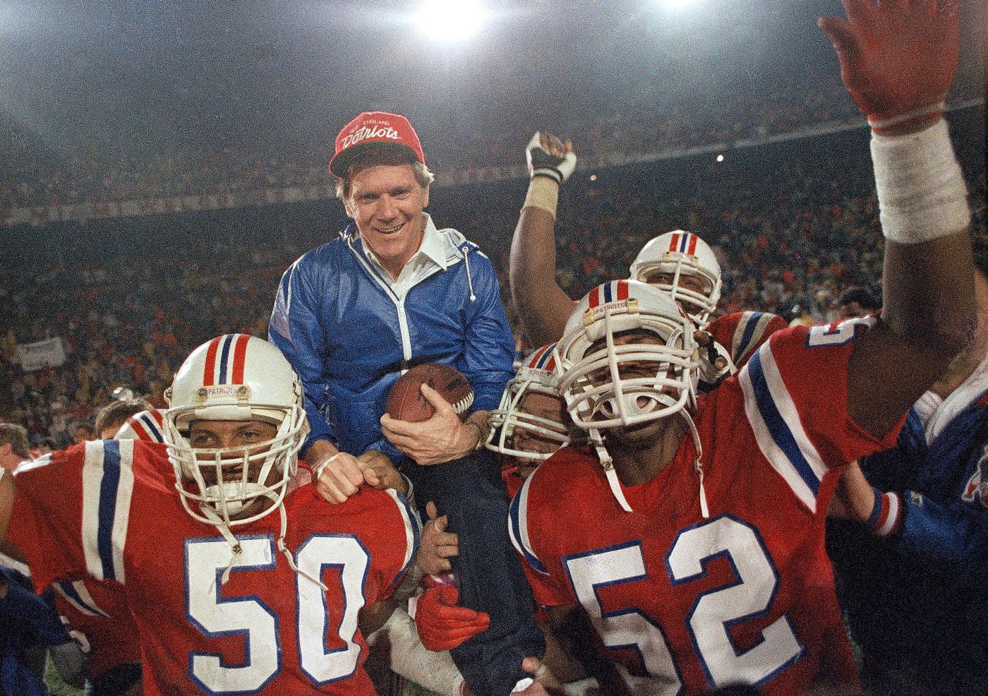 Raymond Berry, Hall of Fame wide receiver and Patriots coach, dies at the age of 93 | iNFOnews.ca