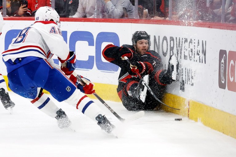 Canadiens pounce as Hurricanes emerge from long playoff break with breakdowns, miscues | iNFOnews.ca