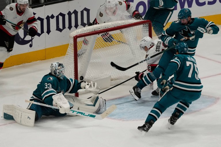 Tim Stutzle's goal in 3rd period lifts the Senators to a 3-2 victory over the Sharks | iNFOnews.ca