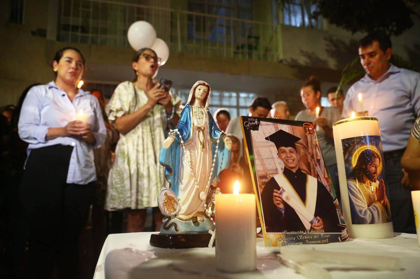 Trump administration orders ICE to suspend most vehicle stops after 2 deadly shootings | iNFOnews.ca