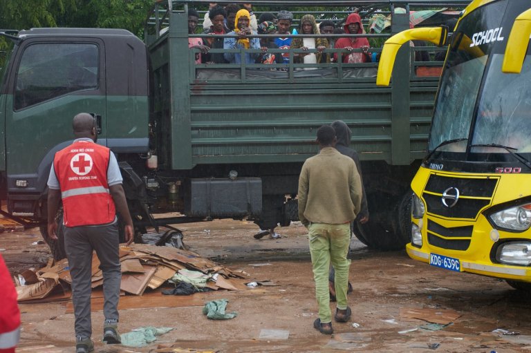 Sporadic gunfire sends Ethiopians fleeing into Kenya as trucks remain stuck at border | iNFOnews.ca