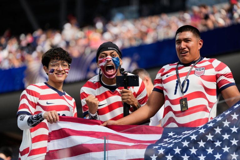 Roaring crowds in stars and stripes show up for the US team, and soccer's moment in their country | iNFOnews.ca