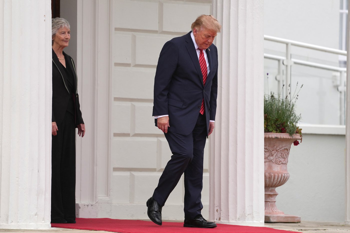 Photos show President Trump's visit to Ireland that combines work and pleasure | iNFOnews.ca