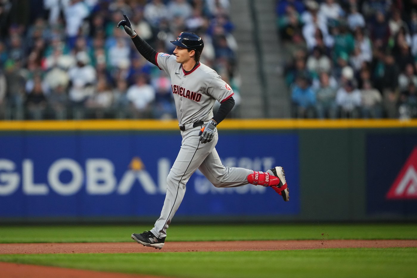 Rookie Chase DeLauter homers twice in 1st regular-season game, Guardians beat Mariners 6-4 | iNFOnews.ca