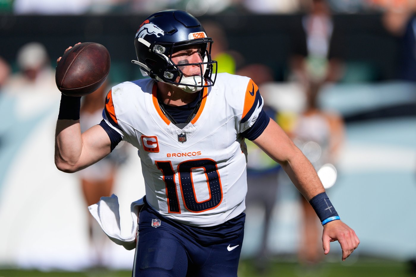 Broncos rally from 14-point deficit to hand Eagles their first loss of the season, 21-17 | iNFOnews.ca Broncos rally from 14-point deficit to hand Eagles their first loss of the season, 21-17 | iNFOnews.ca