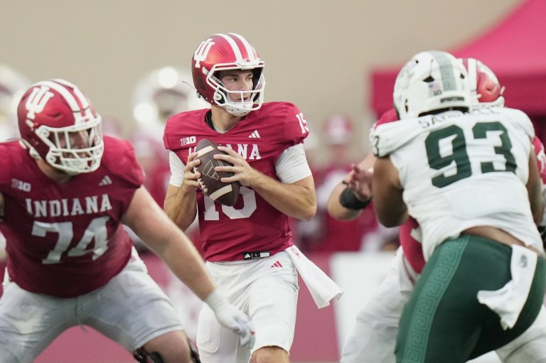 Mendoza throws four TD passes and No. 3 Indiana overwhelms Michigan State 38-13 | iNFOnews.ca