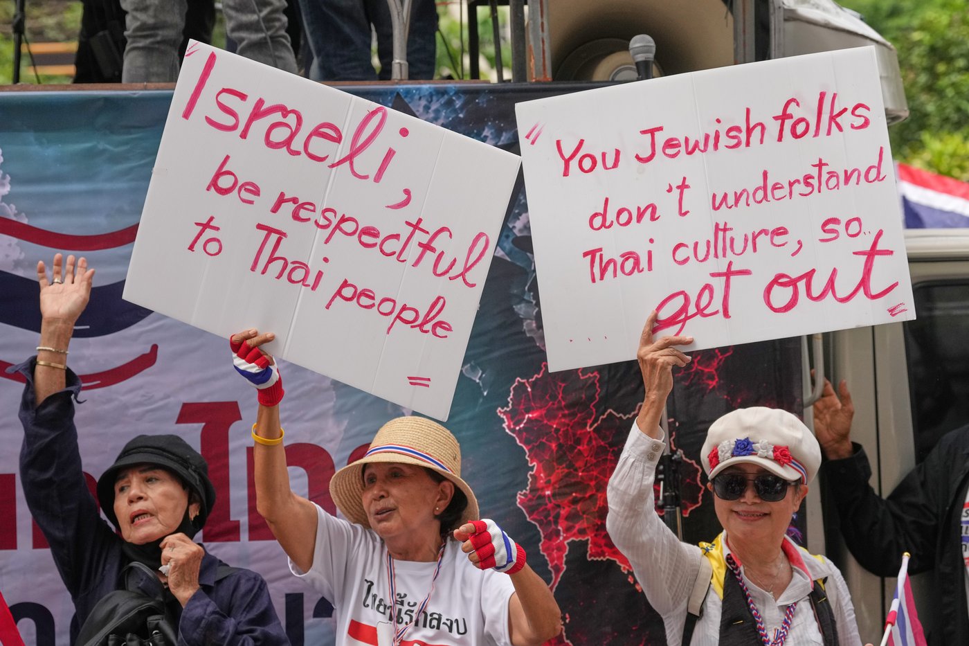 Hundreds rally at Israeli embassy in Bangkok to demand foreigners respect Thai laws | iNFOnews.ca Hundreds rally at Israeli embassy in Bangkok to demand foreigners respect Thai laws | iNFOnews.ca