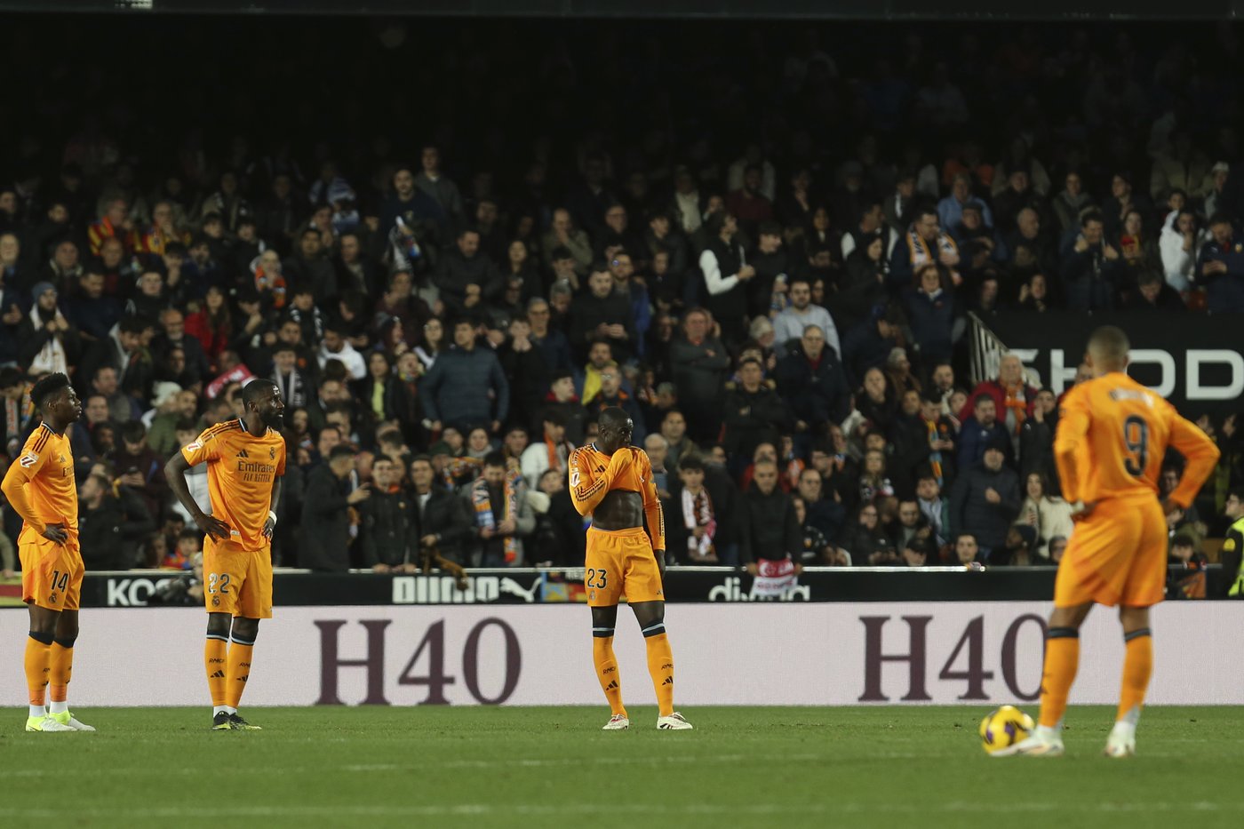 Bellingham's late goal gives 10-man Real Madrid comeback win at Valencia | iNFOnews.ca Bellingham's late goal gives 10-man Real Madrid comeback win at Valencia | iNFOnews.ca
