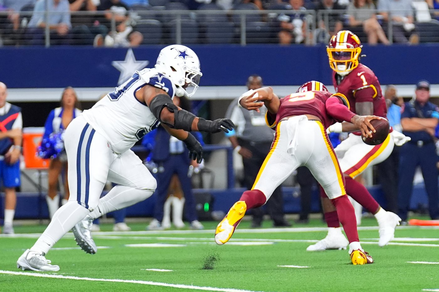 Commanders QB Jayden Daniels dislocates his left elbow for the second time in less than a year | iNFOnews.ca