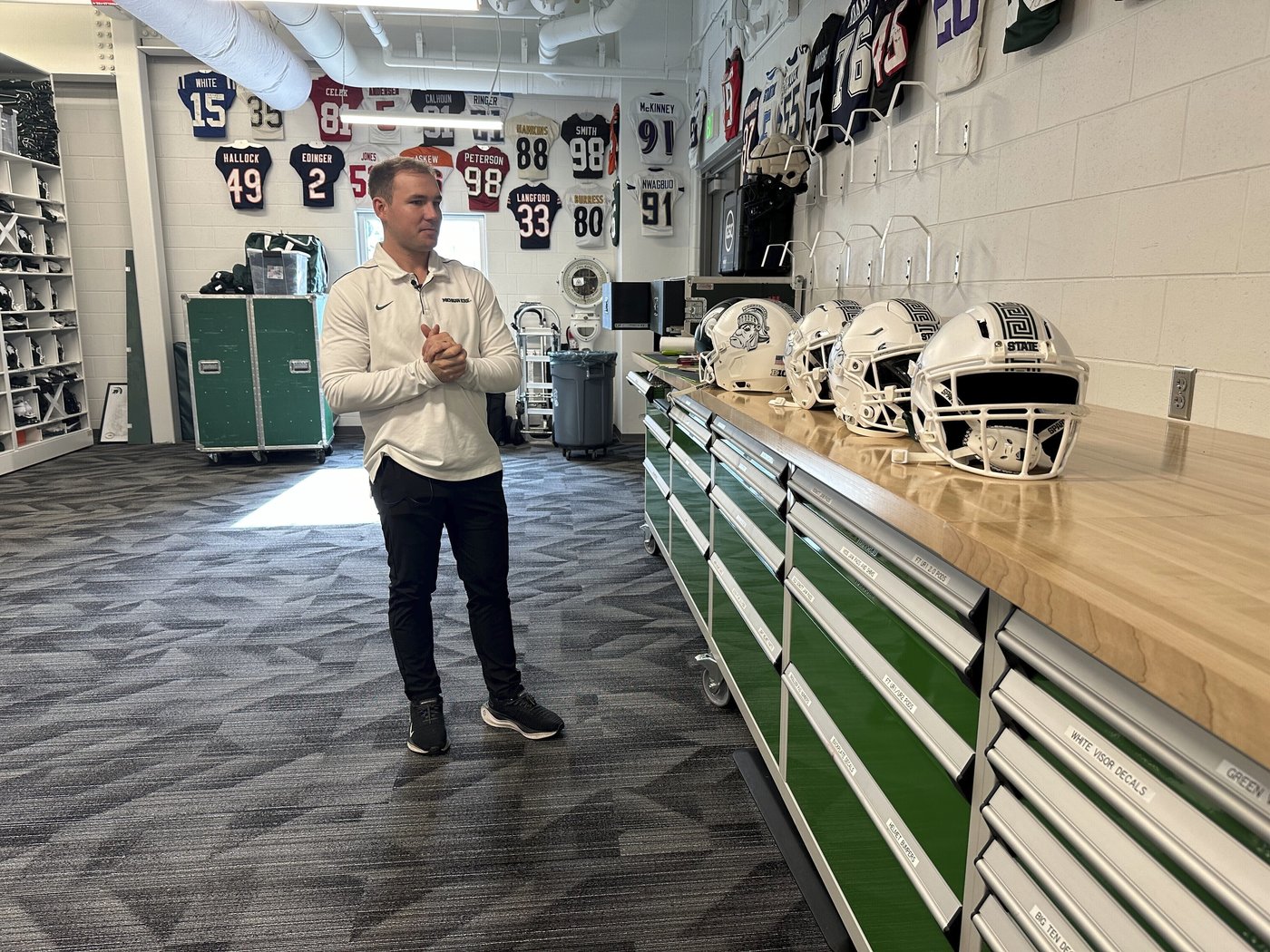 Michigan State engineering prof, student design helmet inserts to help drown out crowd noise for QBs | iNFOnews.ca