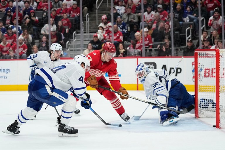 Simon Edvinsson scores OT winner as Red Wings edge Maple Leafs 3-2 | iNFOnews.ca