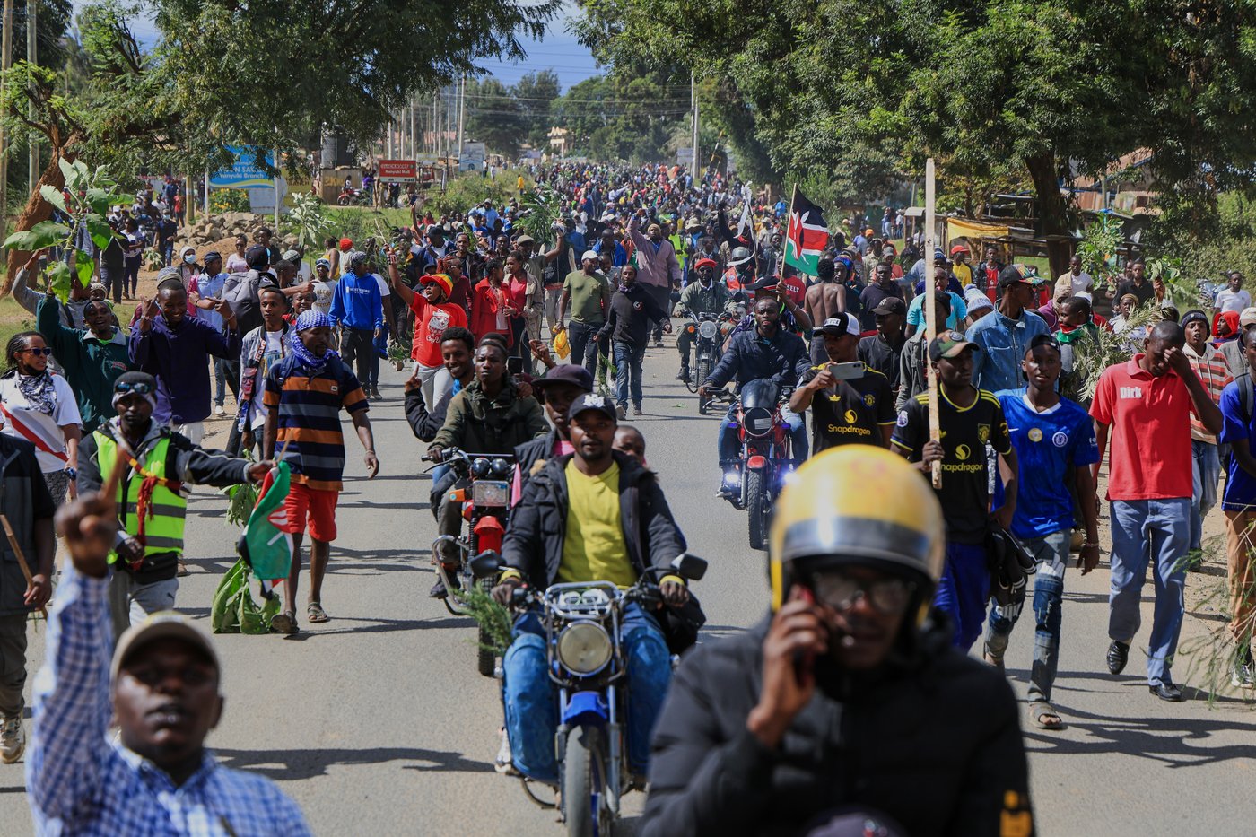 Hundreds of youths protest outside Kenya's Ebola quarantine center for US citizens | iNFOnews.ca Hundreds of youths protest outside Kenya's Ebola quarantine center for US citizens | iNFOnews.ca