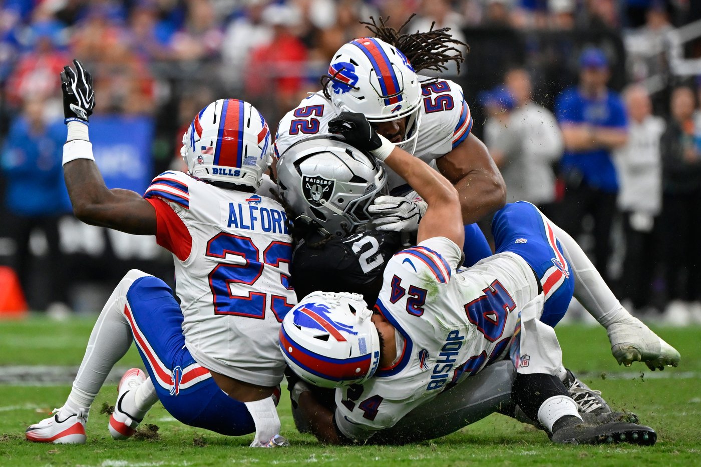 Josh Allen ties Jim Kelly's Bills TD pass record as Buffalo holds off Raiders 33-30 | iNFOnews.ca Josh Allen ties Jim Kelly's Bills TD pass record as Buffalo holds off Raiders 33-30 | iNFOnews.ca