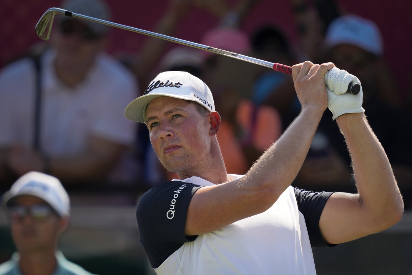 McIlroy makes late error to ruin 3rd-round charge in Abu Dhabi. Waring leads by 1 | iNFOnews.ca